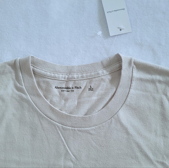 Abercrombie & Fitch Men's👨 Soft Tee👕 - NWT - Picture 3 of 12
